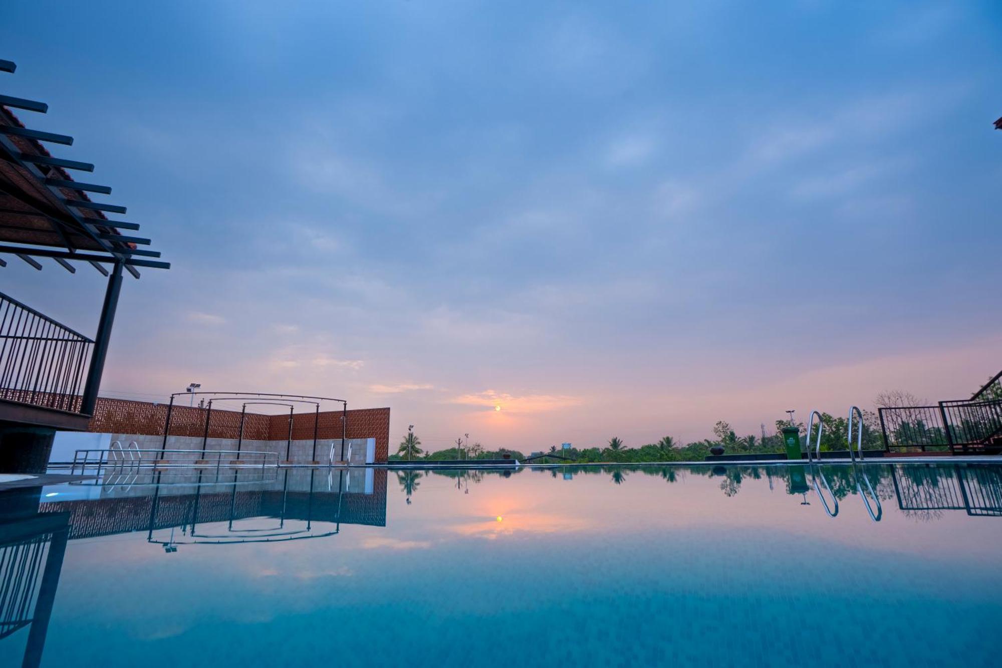 Serene Resort Hyderabad 商沙巴 外观 照片