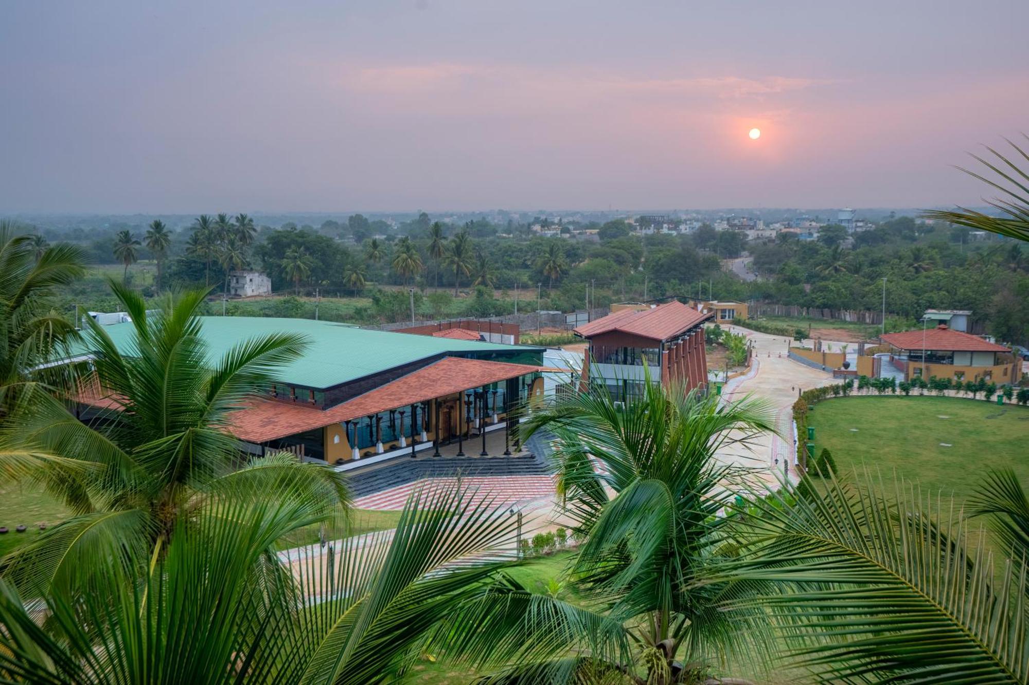Serene Resort Hyderabad 商沙巴 外观 照片