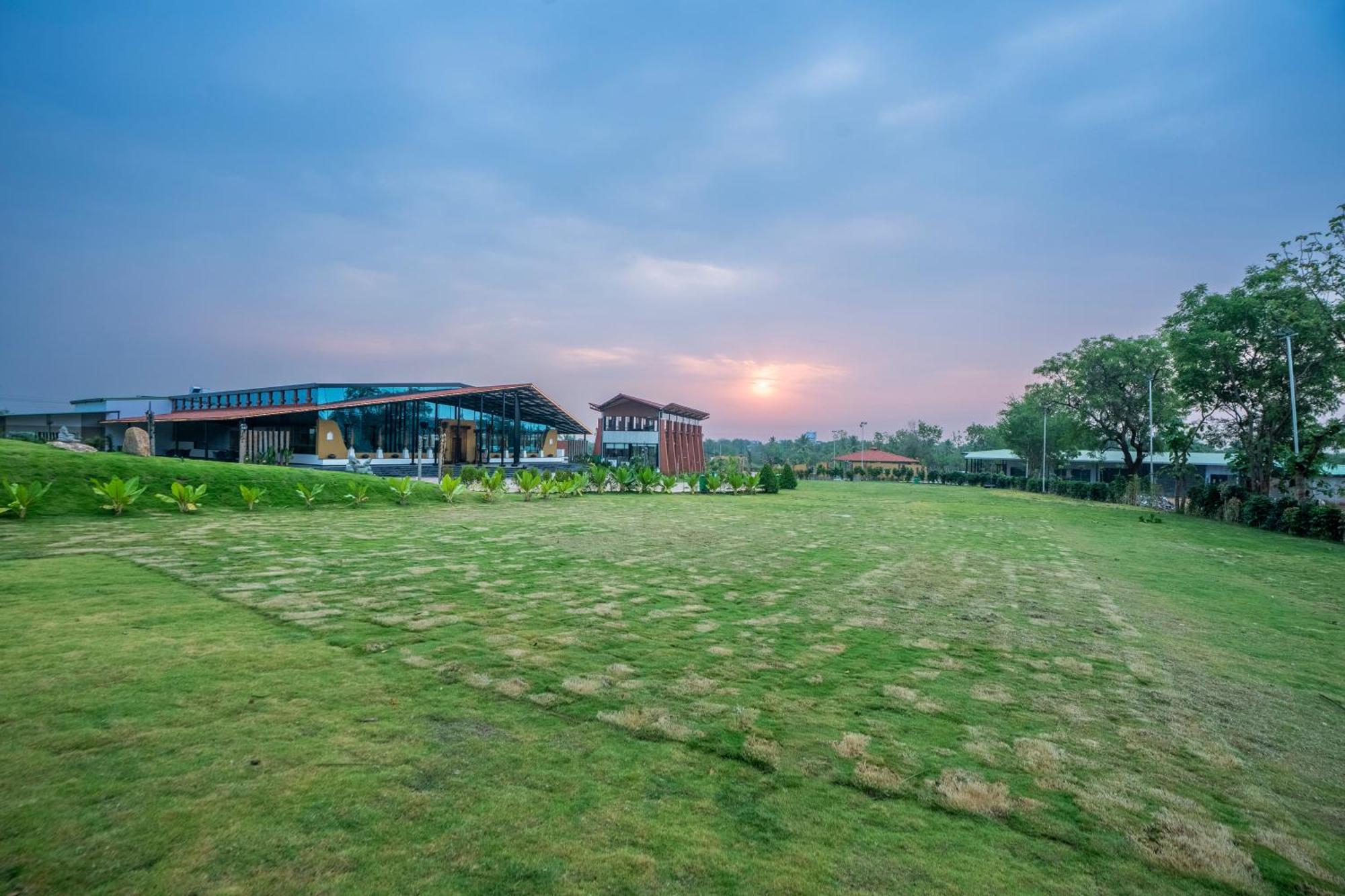 Serene Resort Hyderabad 商沙巴 外观 照片