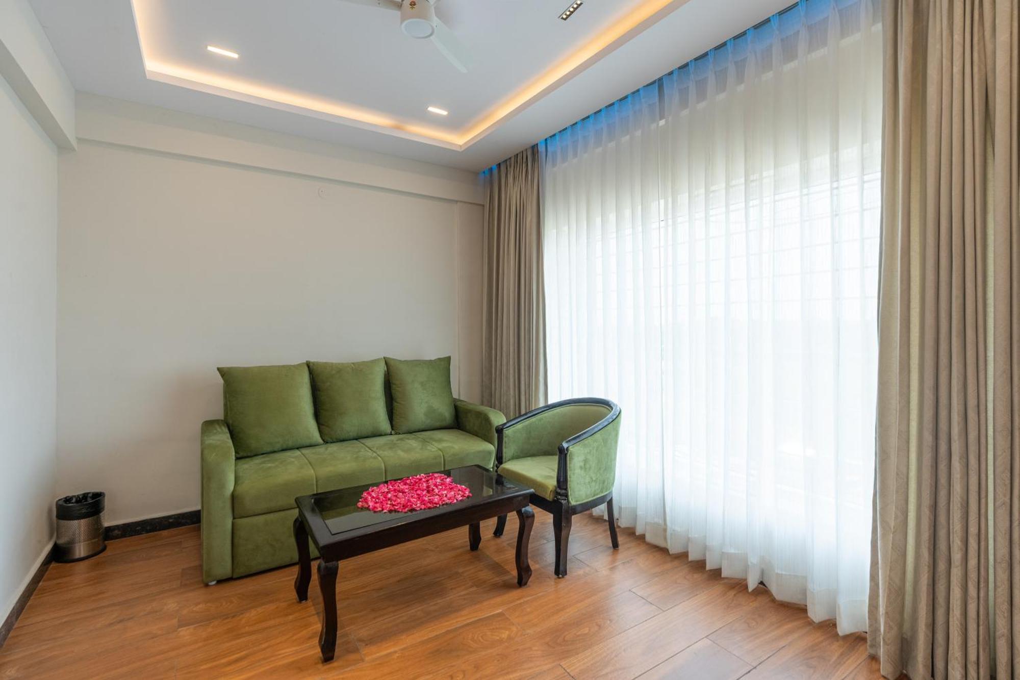 Serene Resort Hyderabad 商沙巴 外观 照片