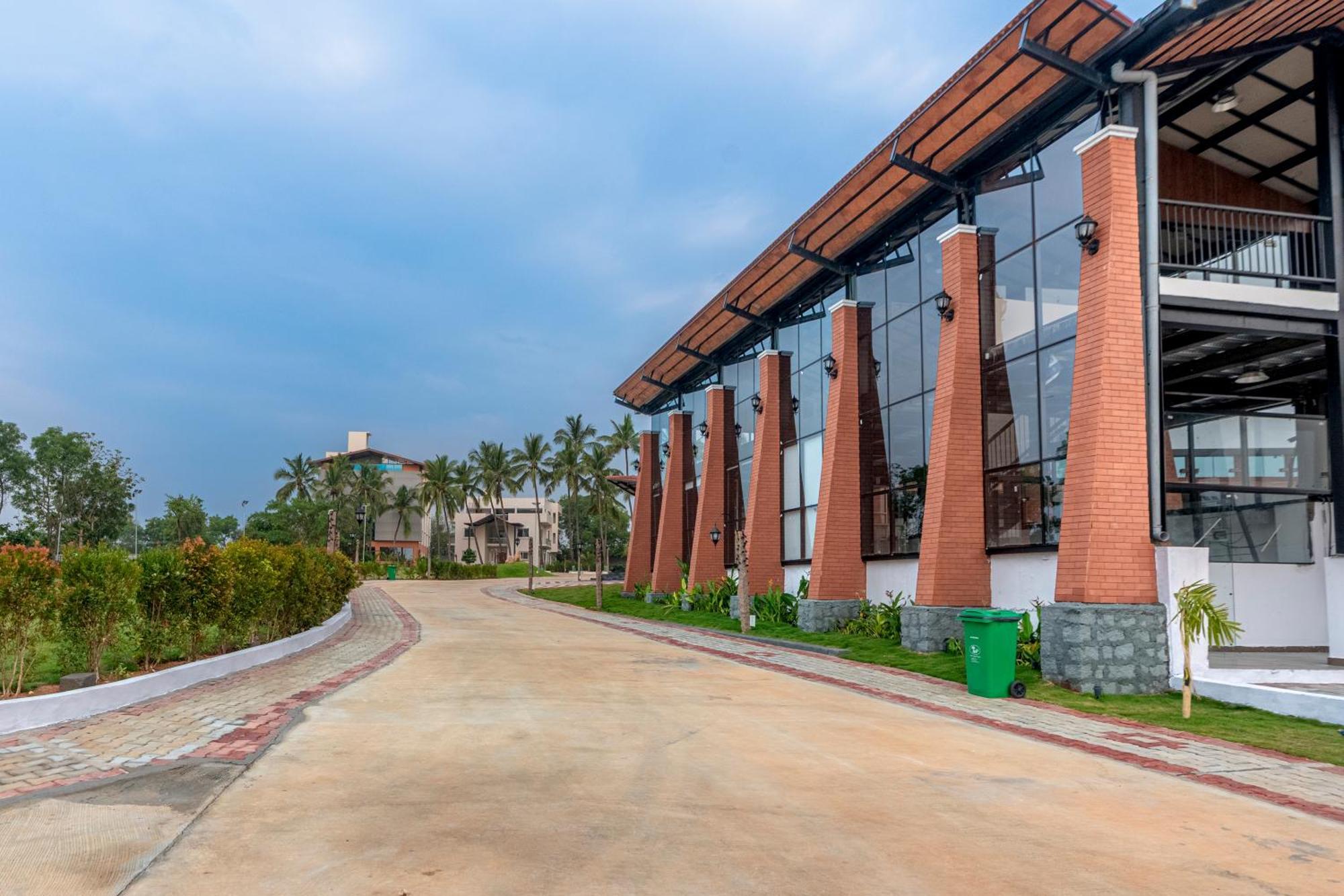 Serene Resort Hyderabad 商沙巴 外观 照片